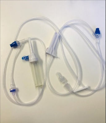 La trasfusione di infusione di Admin ha messo la metropolitana su misura sterile con l'ago del connettore di Y